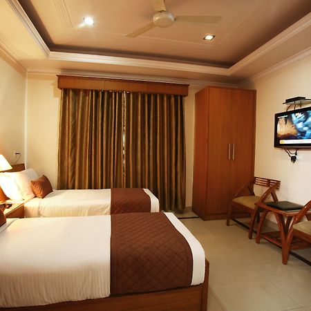 Emblem Hotel Sector 14 Gurgaon Ngoại thất bức ảnh