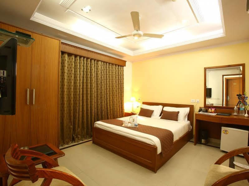 Emblem Hotel Sector 14 Gurgaon Ngoại thất bức ảnh