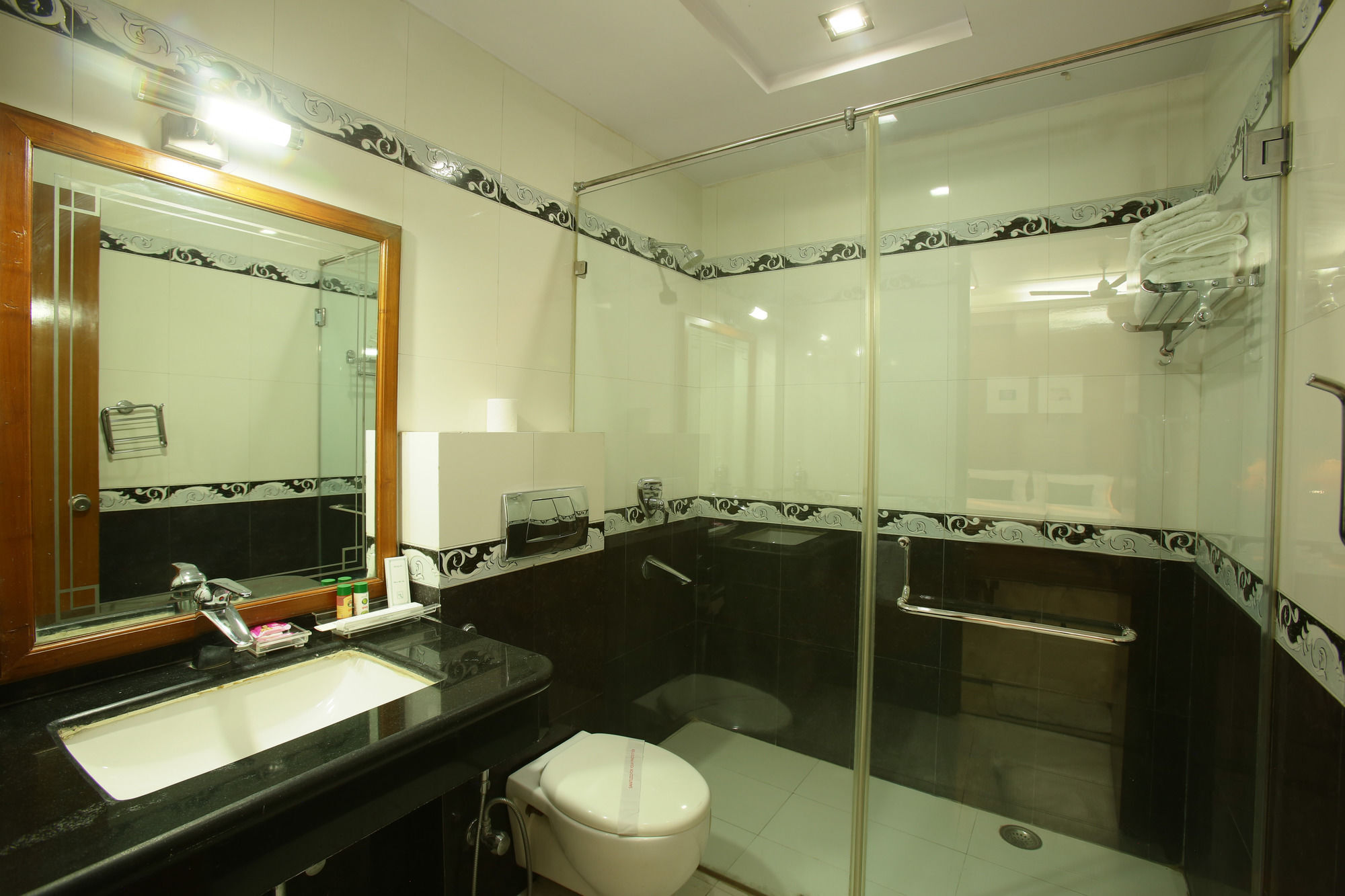 Emblem Hotel Sector 14 Gurgaon Ngoại thất bức ảnh