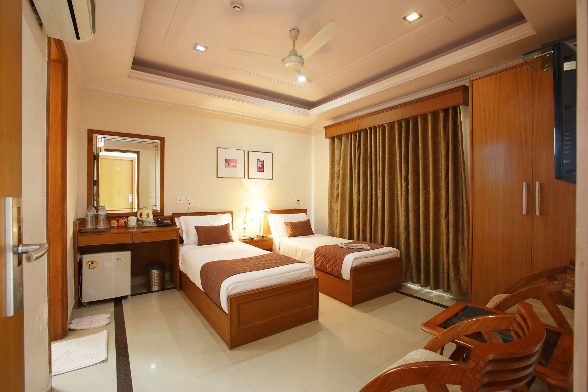 Emblem Hotel Sector 14 Gurgaon Ngoại thất bức ảnh