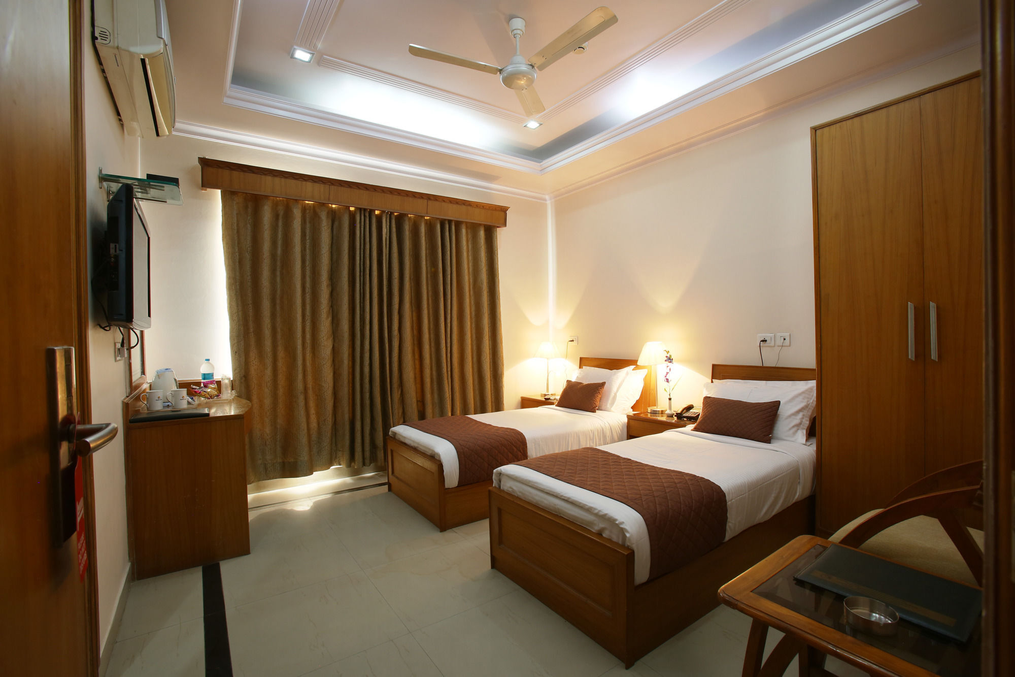 Emblem Hotel Sector 14 Gurgaon Ngoại thất bức ảnh